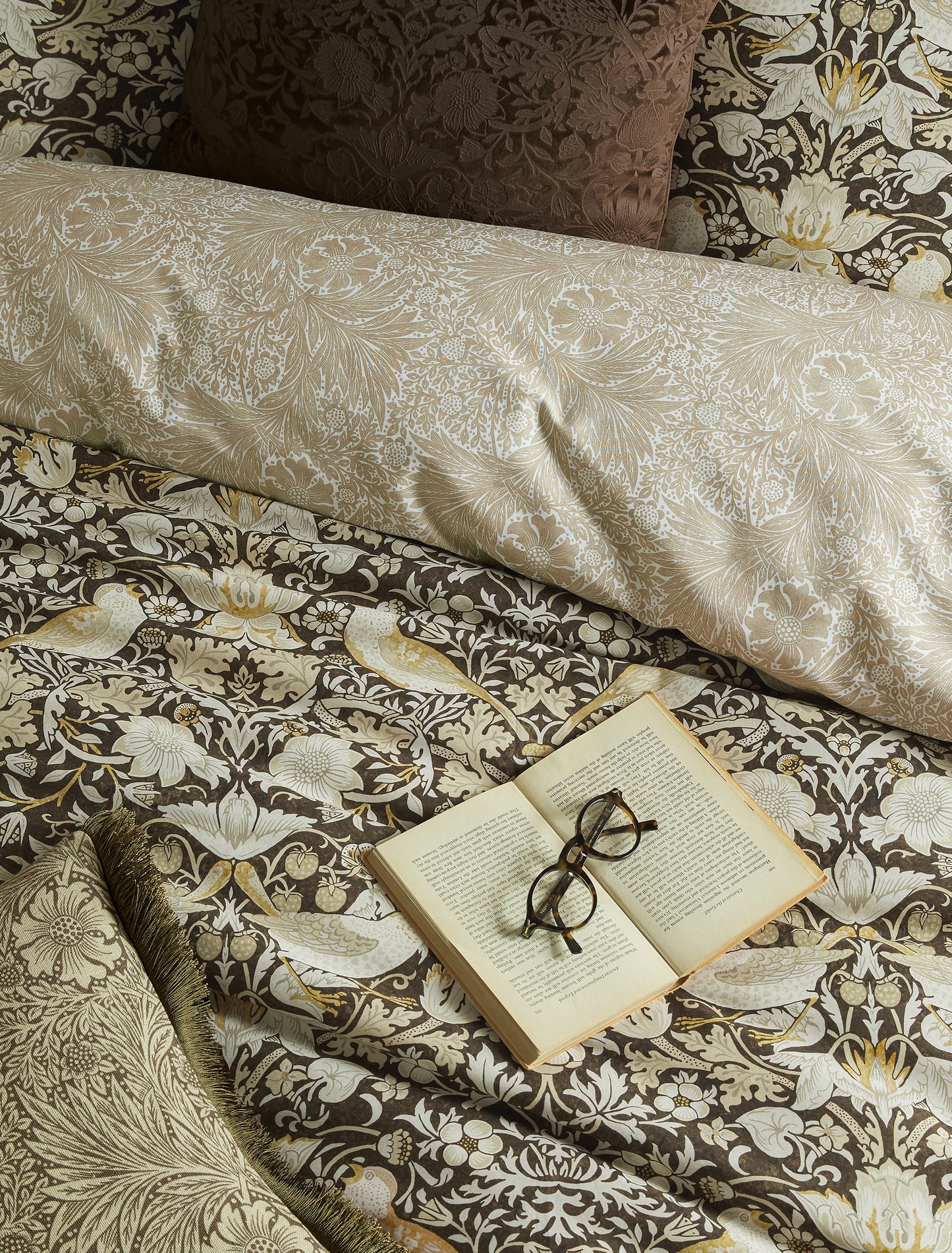 Strawberry Thief Bedding Set Black