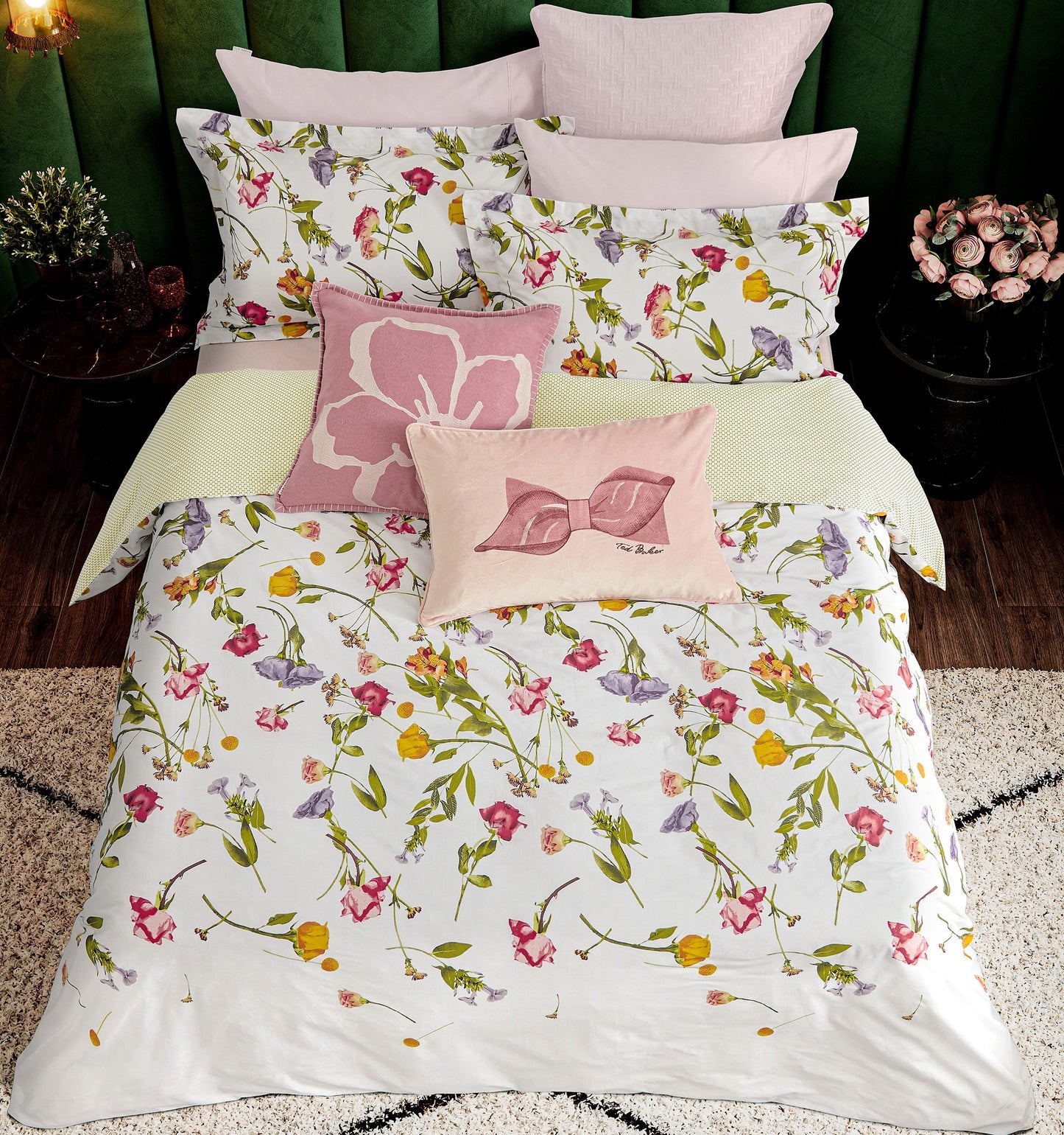 Scattered Bouquet Bedding Set